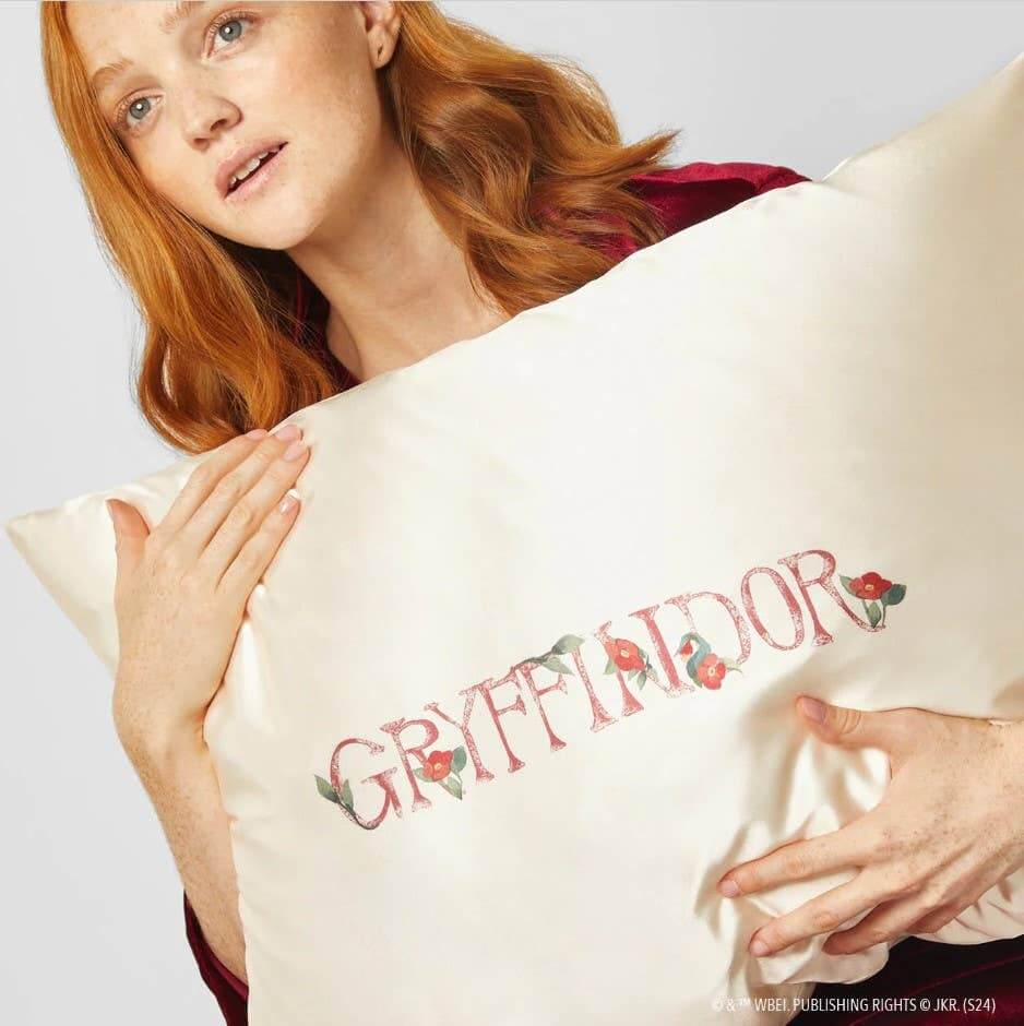 Product Image for Harry Potter x Kitsch Satin Pillowcase Standard – Gryffindor