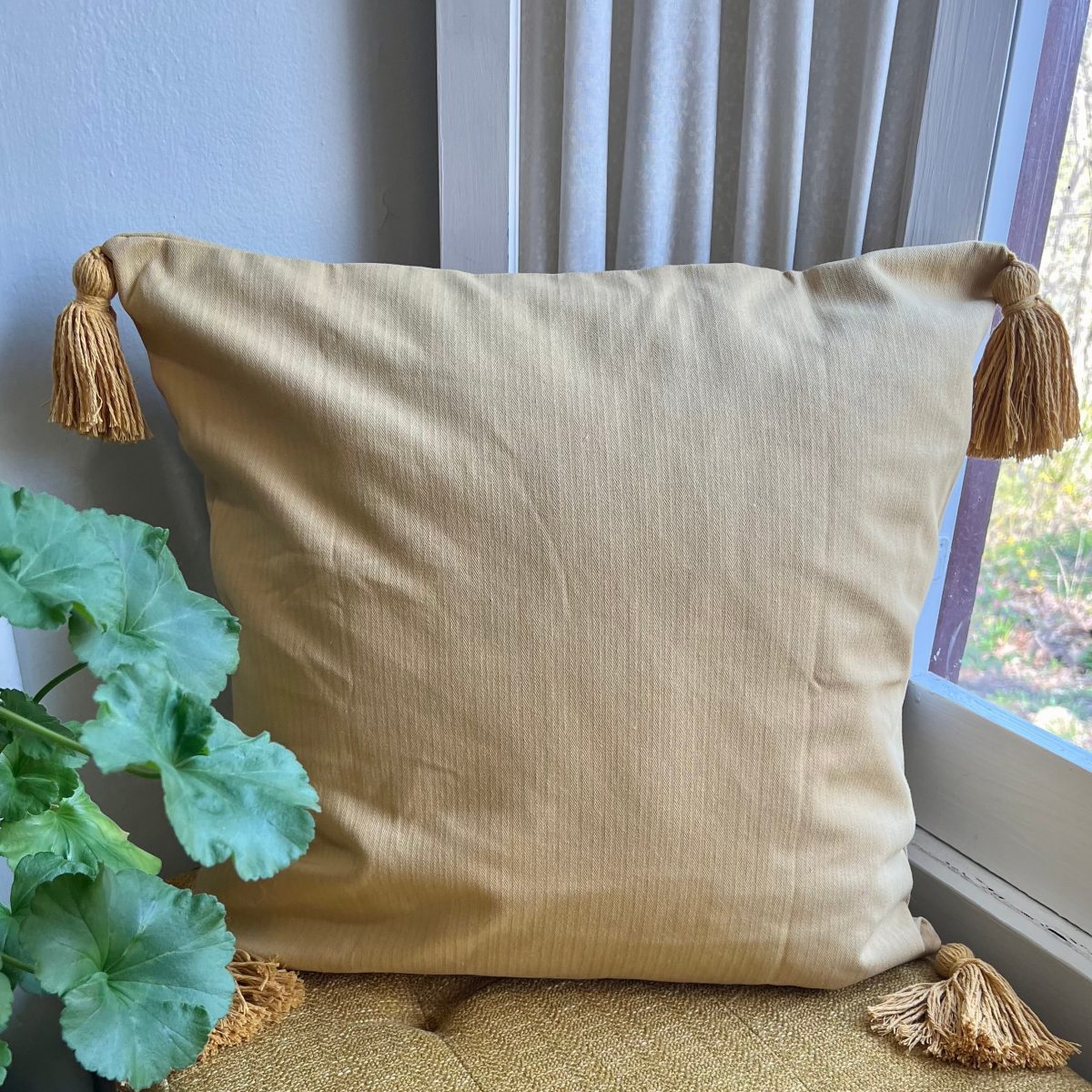 Product Image for Goldenrod Pearl Scallop Tassel Pillow Cover
