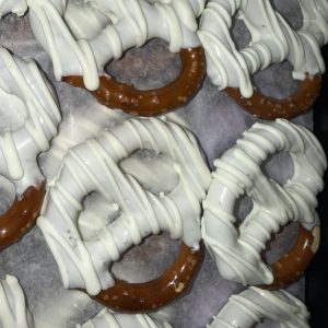 Product Image for Chocolate Covered Pretzels (Dozen)